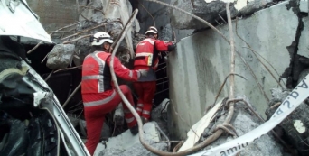 Busca de sobreviventes após queda da ponte em Génova